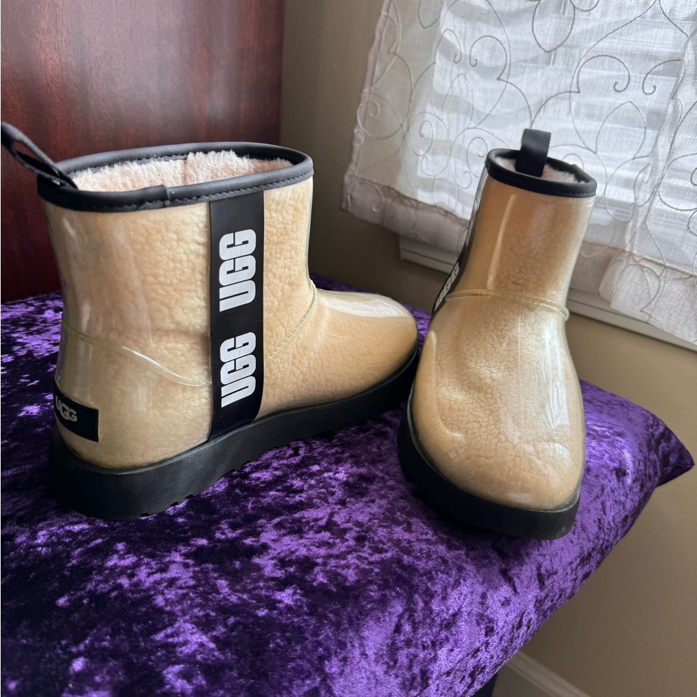 UGG Classic Clear Mini  SIZE 9 💕